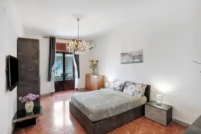Image de Appartement 'La Divina - Salerno Stazione' avec balcon, Wi-Fi et climatisation