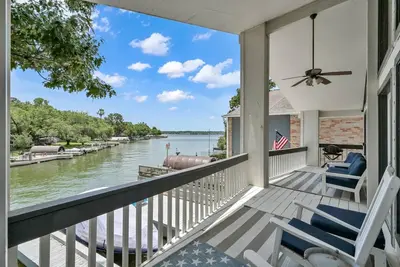 Image de New! 5br Waterfront Home w/ Hot Tub, Kayak, Deck, Boat Slip & More