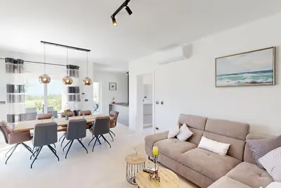 Image de Villa Amelie for up to 8 people with pool and e-charging station near Porec