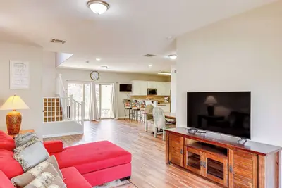 Image de 2 Mi to Desert Diamond Arena: Home w/ Patio!