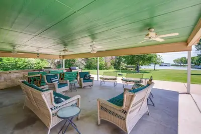 Image de Dock & Fire Pit: Home on Richland Chambers Lake!