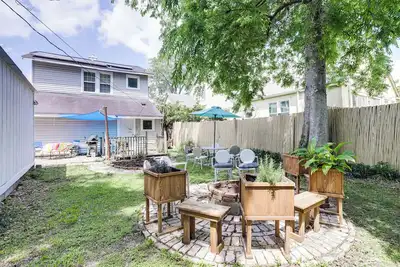 Image de 2 Mi to Lsu: Mid City Home w/ Yard & Patio!
