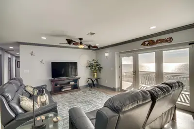 Image de Front Row Beachfront Long Beach Getaway