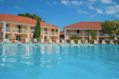 Image de Appt 4/5 pers. au Verdon sur Mer dans résidence de tourisme 3 étoiles.