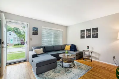 Image de Cozy 3br Royal Oak Home Near Downtown with Yard
