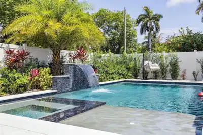 Image de Palm Waves Retreat – Pool, Jacuzzi & Beach Bliss