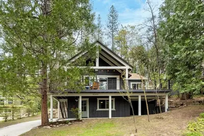Image de Cozy 2-Story Retreat w/ Large Kitchen & Outdoor Space in Bass Lake!