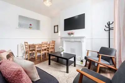 Image de Convenient 4 Bedroom Home in Central Grimsby