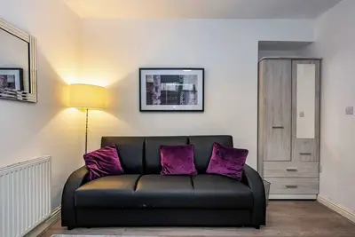 Image de 1391 Neath Road - Flat 2