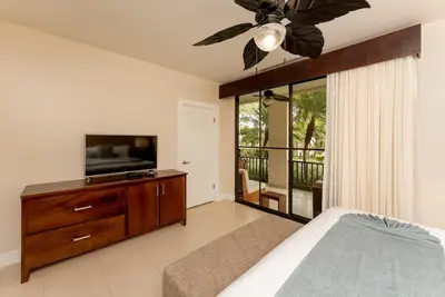 Image de Posh 3-Bedroom, 2-Bath condo at the Breeze Private Residences Club w/amenities