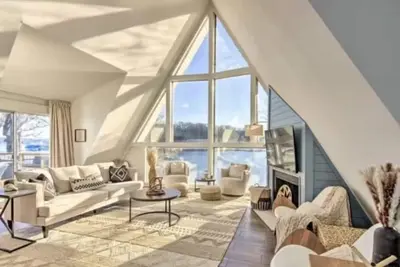 Image de Luxury Lakefront Hgtv Home-3Bed/3Bath/Dock/Firepit/Sleeps-14pp