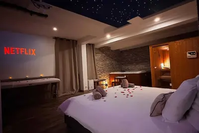 Image de L'Évasion étoilée - Jacuzzi Sauna Hammam