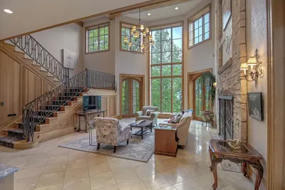 Image de Spacious Charleston Estate with stunning views and all the amenities!