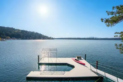 Image de Lakeside Loft – A Cozy Hayden Lake Cabin with Dock