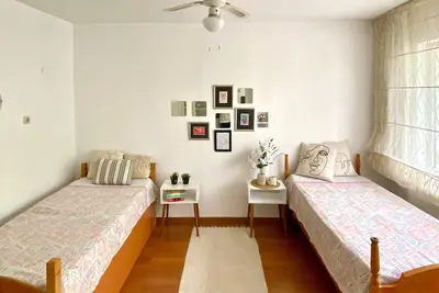 Image de Comfy2 \n- 4 Rooms- With ceiling Fans and Central Heating in 125 m2