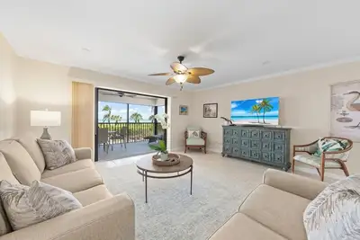 Image de Sanddollar #B104-Stunning Beach Front 2/2 Condo with Breathtaking Gulf Views.