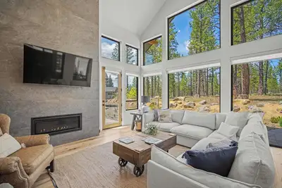 Modern Caldera Retreat with Hot Tub, Firepit & Forest Views