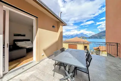 Image de Le Rondini D Apartment: lake view, terrace, Wi-Fi, Ac and garage!
