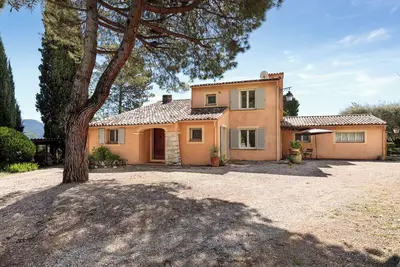 Image de Parenthèse provençale : piscine, jardin, charme