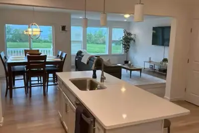 Image de Nittany Nirvana: 3-bedroom townhome only 3 miles from Penn State!