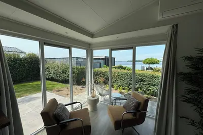 Image de Beautiful chalet with a view of Lake Veluwe, 50 steps to the beach