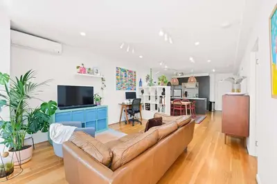 Image de Heart of Collingwood spacious Apt with Parking