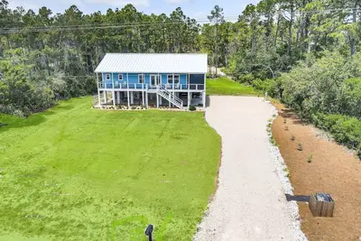 Image de Across The Bay Stay - New Listing!