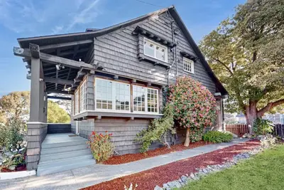 Image de Charming Historic 3-Bedroom Home Just One Block from Humboldt Bay – Walk to Shops & Restaurants