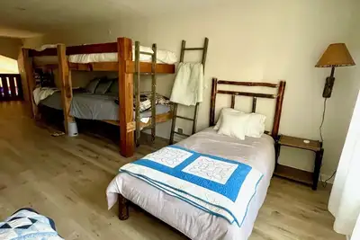 Image de 4-bedroom house in lovely Benezette with Ac, WiFi. Enjoy your stay