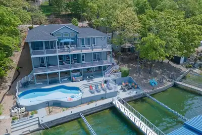 Image de Gardenia Getaway - Man cave, pool, hot tub! New!