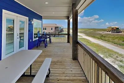 Image de Fish Tales | Serene, Waterfront