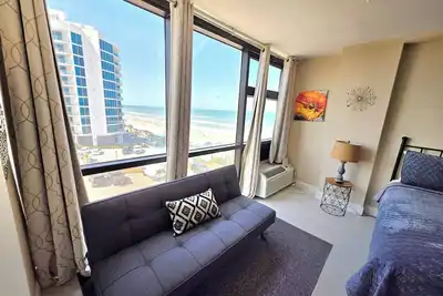 Image de 2 queen bed studio w/kitchenette, pool, tiki bar