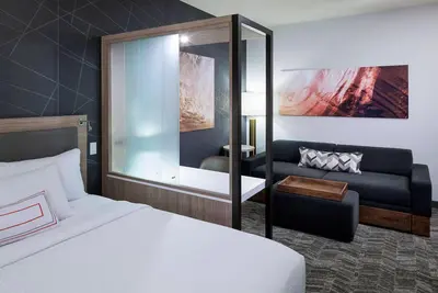 Perfect for Groups! 2 Units, Outdoor Pool, Complimentary Breakfast, Pets Allowed