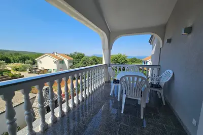 Image de Appartement de vacances Malinska pour 1 - 4 personnes avec 2 chambres Ă coucher - Appartement de vac