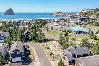 Image de Hot Tub, King Suite, Game Room, Easy Access to Beach and Fun at Cape Kiwanda!