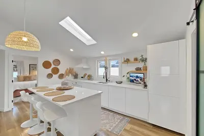 Image de Modern Coastal Cottage Walk to Town & Shops