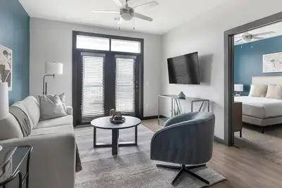 Image de Landing | Chic 2bd in Brooks Crossing