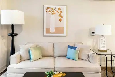 Image de Landing at Carson Street Towers - 3 Bedrooms in. . .