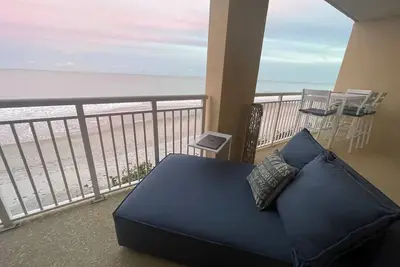 Image de Pristine 2-bedroom Beach Front Condo Perfectly Situated in Satellite Beach, Fl
