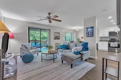 Image de Charming 2-bed 2-bath Apartment with WiFi, Ac in lovely North Hills, Raleigh
