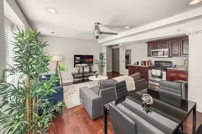 Image de Old City Gem | Chic 2br Retreat with Modern Comfort