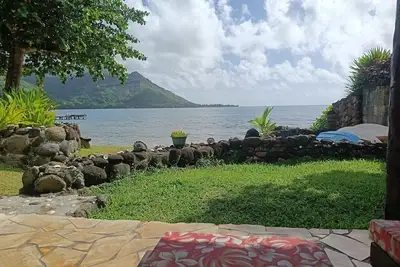 Image de La Perle De Moorea Fare Honu Pieds dans l'eau avec sa plage en face