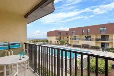Image de Beachfront 2br Condo with Pool Bbq & Steps To Beach!