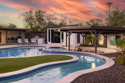 Image de Luxe Resort Retreat - Lazy River, Two Private Casitas, Hot Tub, Swim up Bar