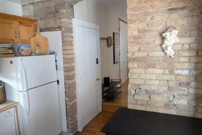 Image de Charming 2-bedroom apartment with Ac, free WiFi near Downtown London.