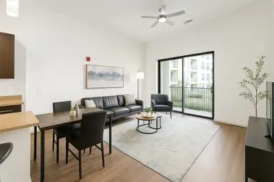 Image de Stylish 1br Apt Steps from Downtown Fun