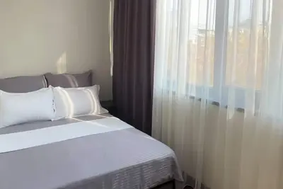Bright & Spacious Flat, 5 Min Walk to Republic Square