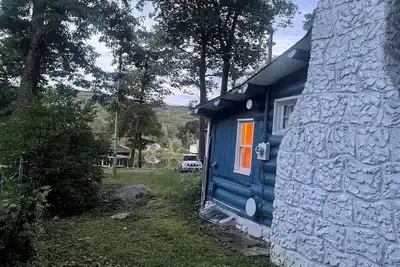 Image de Log Cabin with Great Lake Views