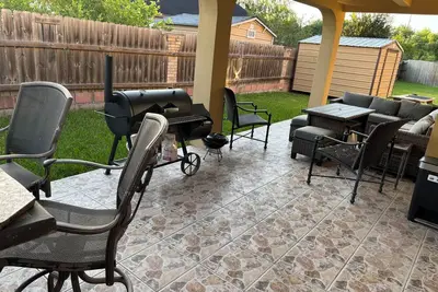 Image de 4bd 2. 5ba \nBackyard WiFi Close proximity to Spi, Space X, stores, gyms, mall etc