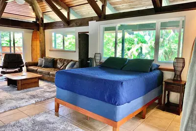 Image de Charming 1-bedroom loft in wonderful Hana town walking distance to beach.